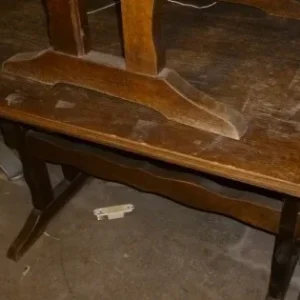 Vedd meg most Csárdás tömör fa asztal