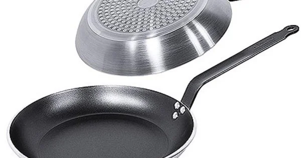 Vásárlói kedvenc De Buyer alumínium serpenyő, tapadásmentes bevonattal 24 cm * INDUKCIÓS *