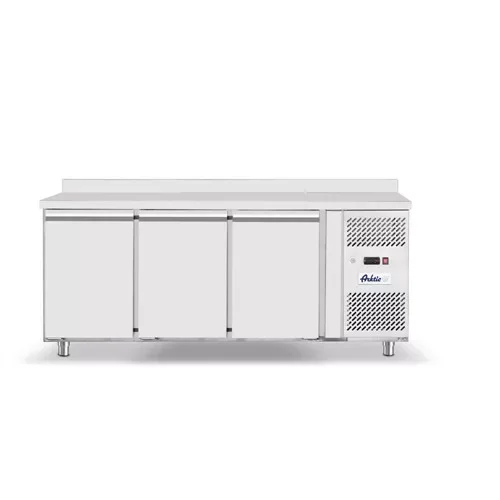 Exkluzív ajánlat Hendi - Hűtött munkaasztal 3 ajtós alsó aggregáttal Profi Line , 420L, Arktic, GN 1/1, 230V/400W, 1795x700x(H)879mm